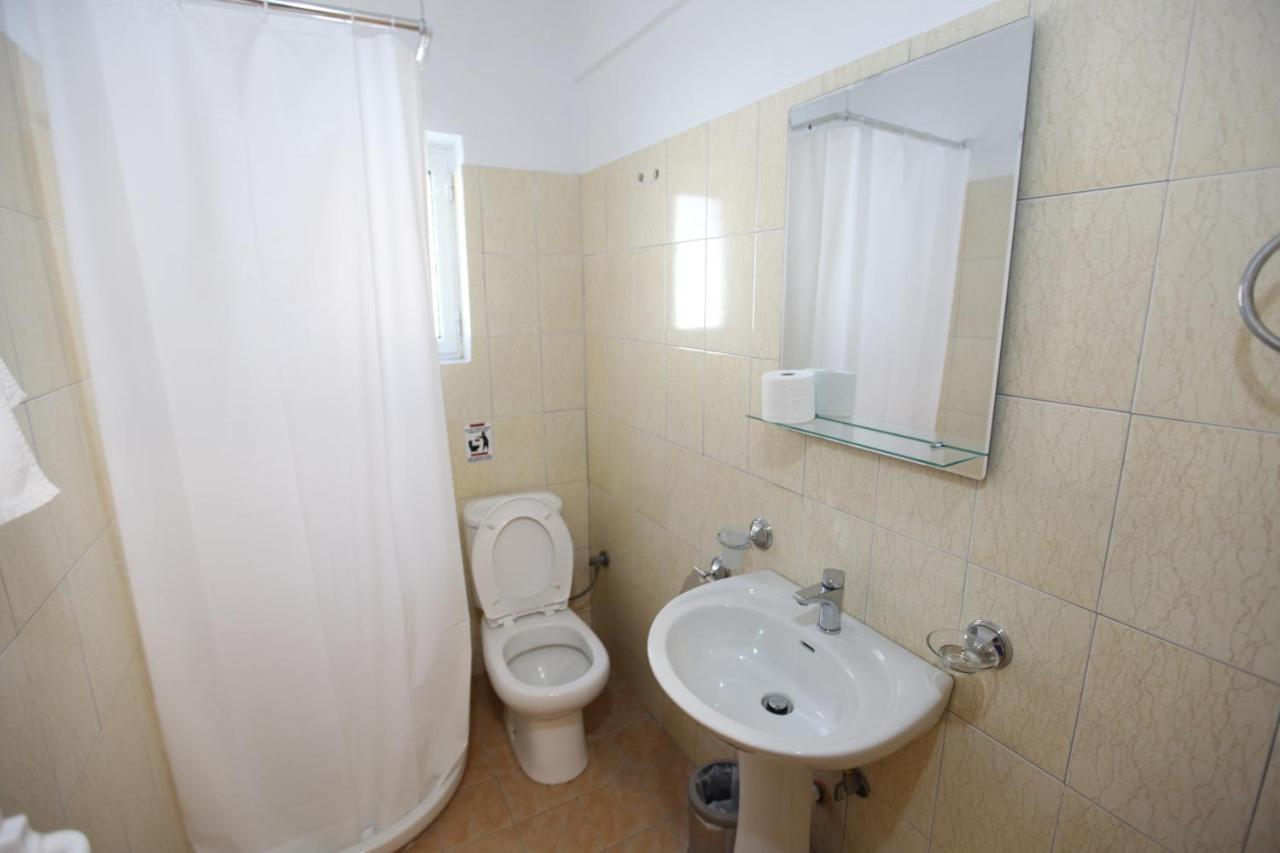 Hotel Prishtina Sarande Ngoại thất bức ảnh