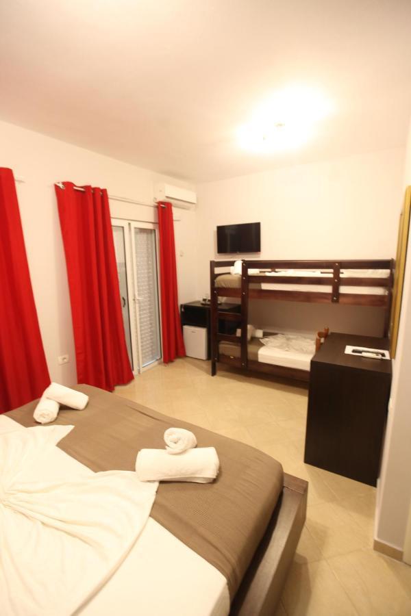 Hotel Prishtina Sarande Ngoại thất bức ảnh
