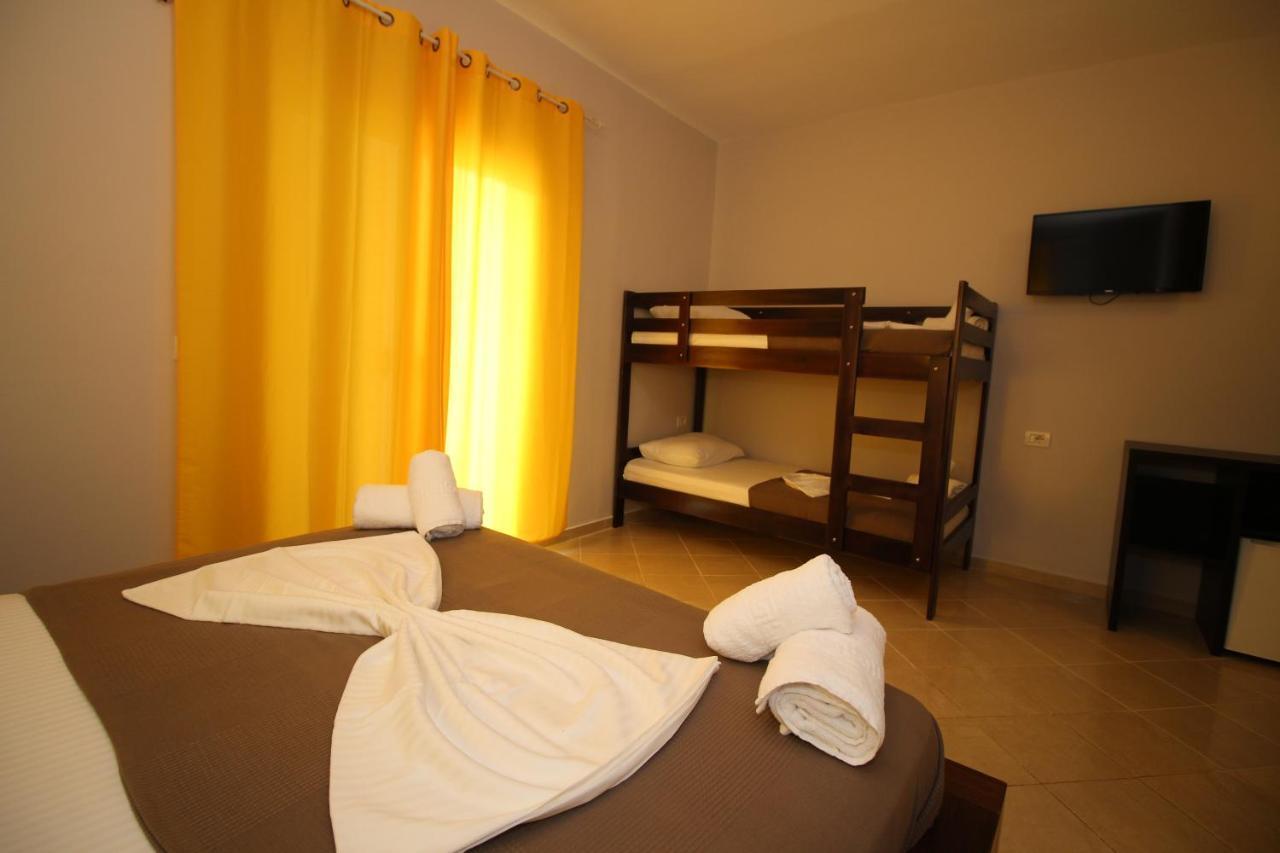Hotel Prishtina Sarande Ngoại thất bức ảnh